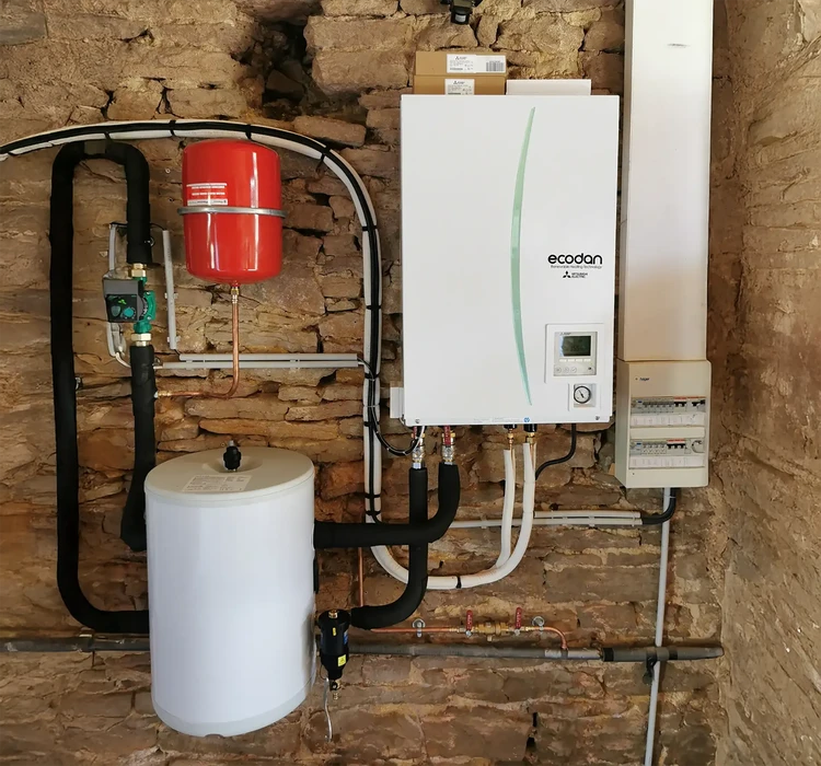 Cave technique avec installation de chauffage moderne
