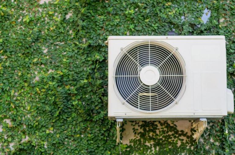 Pourquoi et comment assurer l'entretien de votre climatisation à Courlans